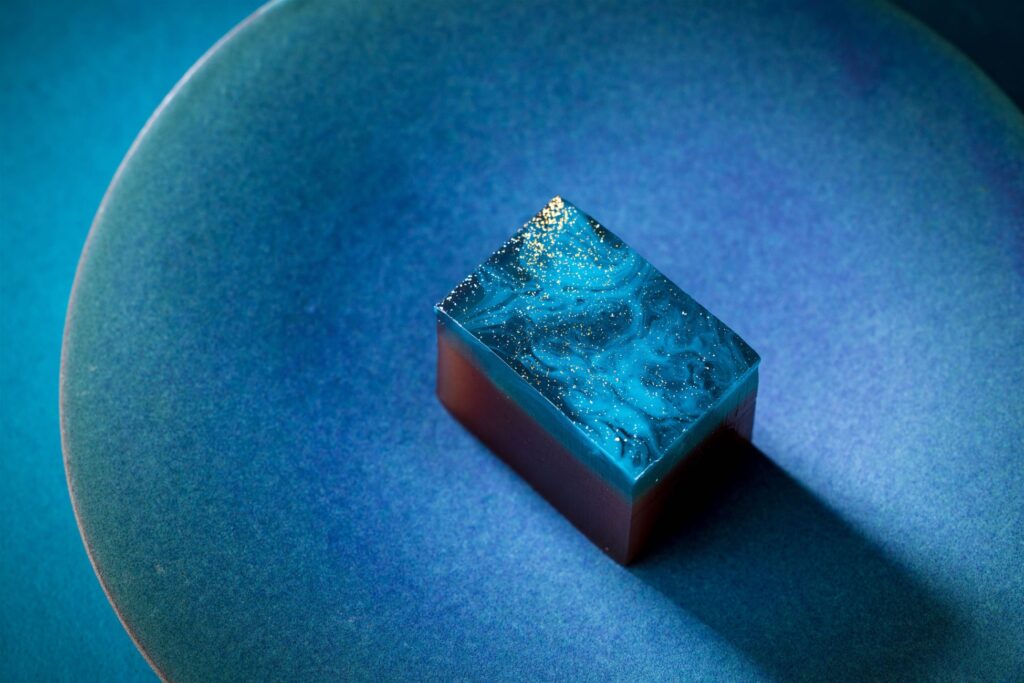 夏の夜空を描いた和菓子「満天」