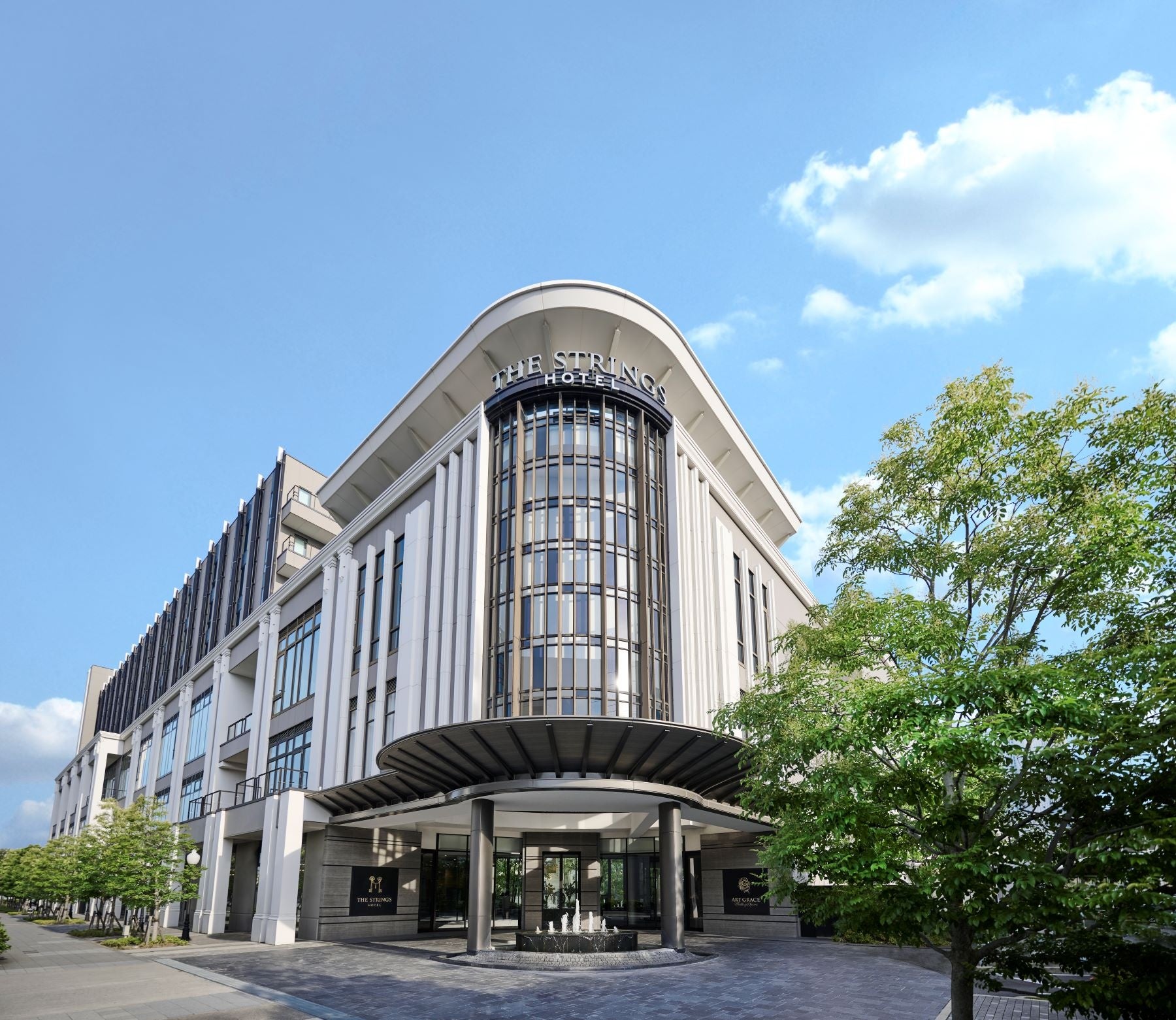 ストリングスホテル名古屋 外観。大聖堂が美しいランドマークホテル。